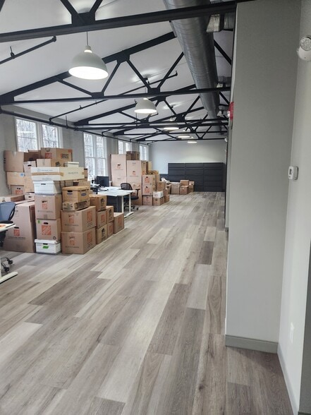 More Photos Of 15 Sproat St, Middleboro Service For Lease