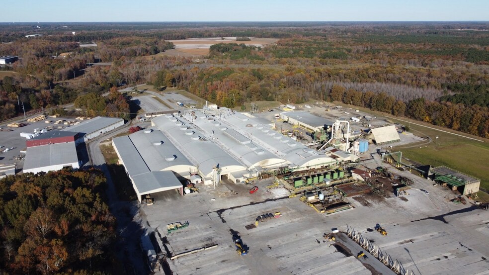 More Photos Of 634 Davis St, Emporia Manufacturing For Lease