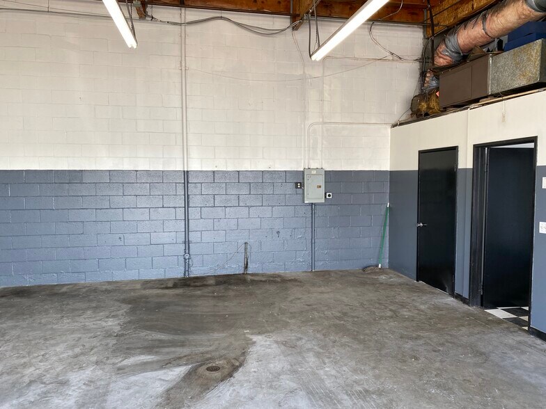 More Photos Of 3209 E Thousand Oaks Blvd, Thousand Oaks Unknown For Lease