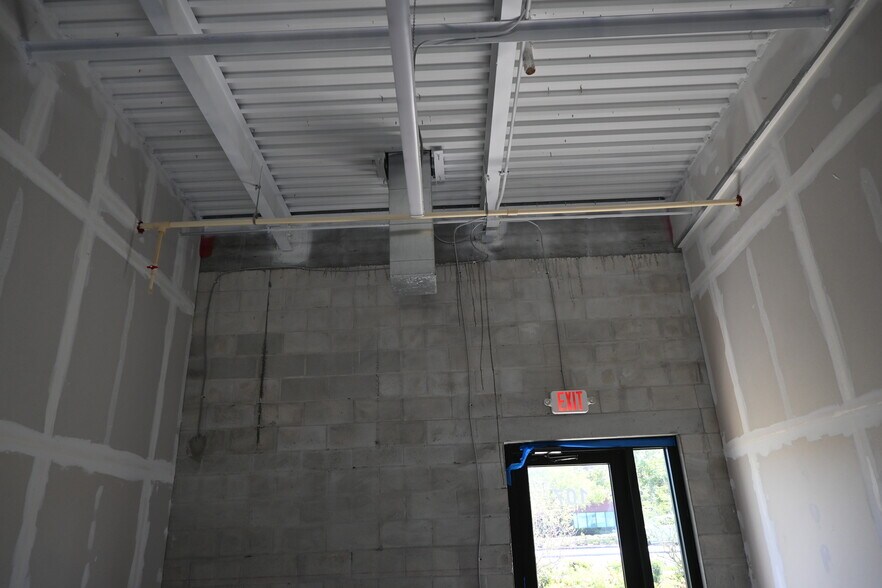 More Photos Of 3370 Rouse Rd, Orlando Storefront For Sale