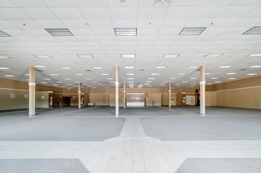 More Photos Of 1520 E Greenville St, Anderson Freestanding For Sale