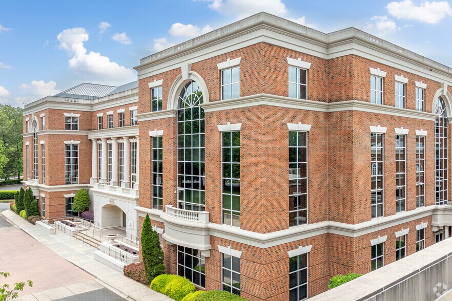 More Photos Of 4064 Colony Rd, Charlotte Office For Lease