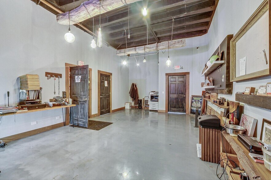More Photos Of 3693-3705 W Grand Ave, Chicago Warehouse For Sale