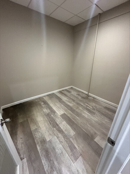 More Photos Of 8-10 Irving Pl, Woodmere Storefront Retail Office For Lease