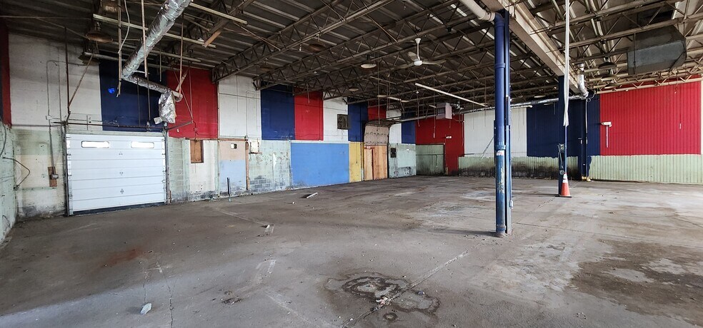 More Photos Of 195 Freight St, Waterbury Bar For Sale