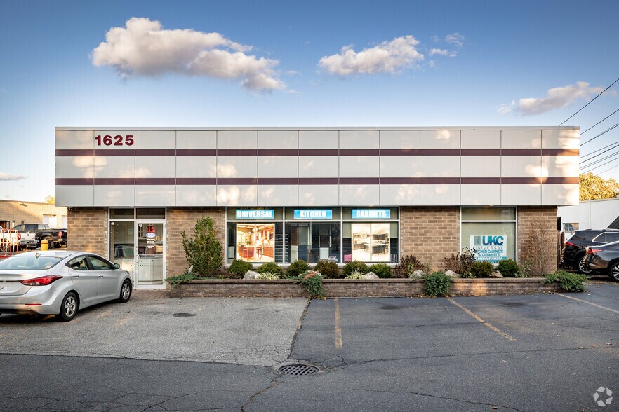 More Photos Of 1625 Sycamore Ave, Bohemia Warehouse For Lease