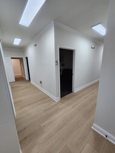 More Photos Of 2125 Martin Dr, Bedford Medical For Sale