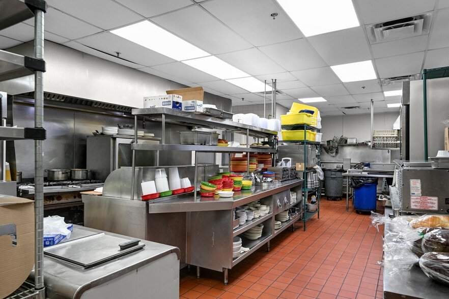 More Photos Of 2795 Hedberg Dr, Minnetonka Restaurant For Sale