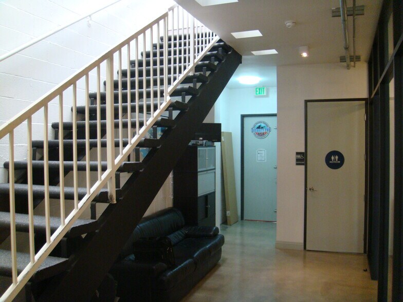 More Photos Of 8543 Venice Blvd, Los Angeles Loft Creative Space For Lease