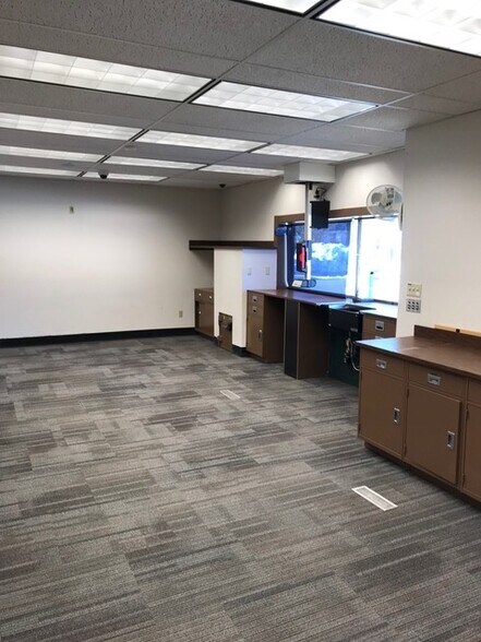 More Photos Of 101 N Main St, Black Creek Bank For Lease