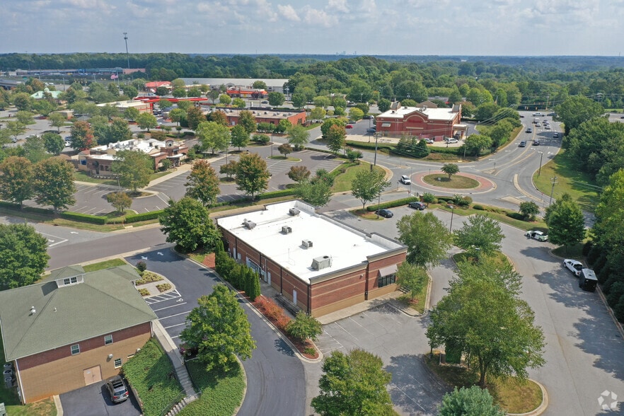 More Photos Of 6770-6782 River Center Dr, Clemmons Freestanding For Lease