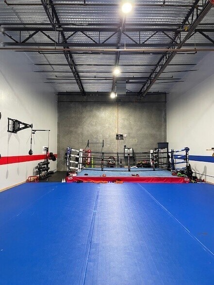 More Photos Of 94-1388 Moaniani St, Waipahu Light Distribution For Lease