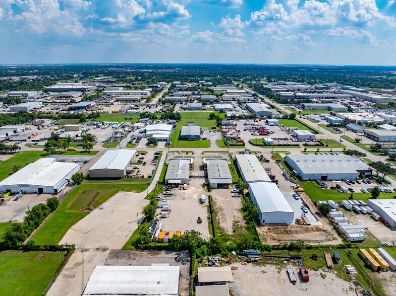 More Photos Of 629 Howard Dr, Deer Park Manufacturing For Sale