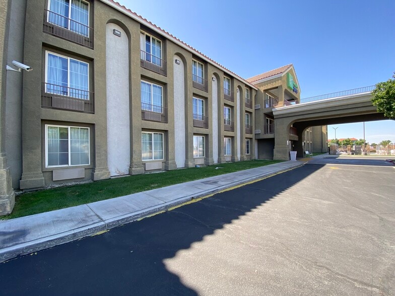 More Photos Of 43719 17th St W, Lancaster Hotel For Sale