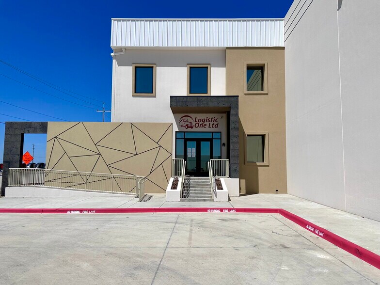 More Photos Of 127 Blue Ridge Pky, Laredo Truck Terminal For Lease