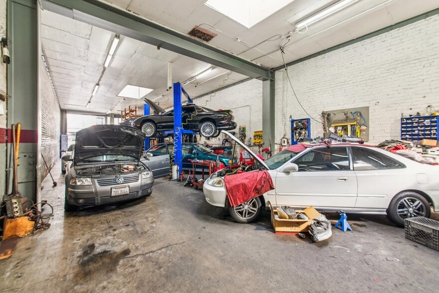 More Photos Of 1441 Bush St, San Francisco Auto Repair For Sale