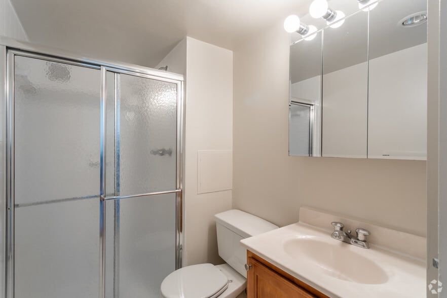 More Photos Of 8150 Lakecrest Dr, Greenbelt Apartments For Sale