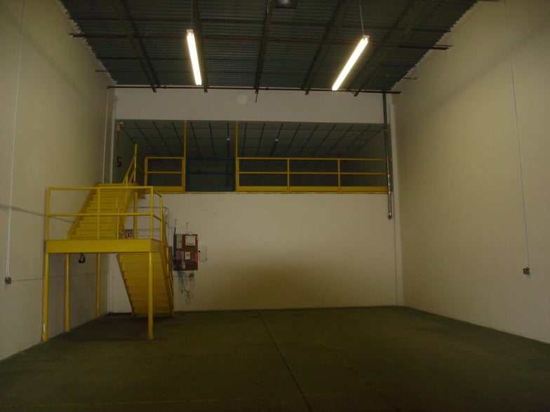 More Photos Of 3750 Hacienda Blvd, Davie Warehouse For Lease