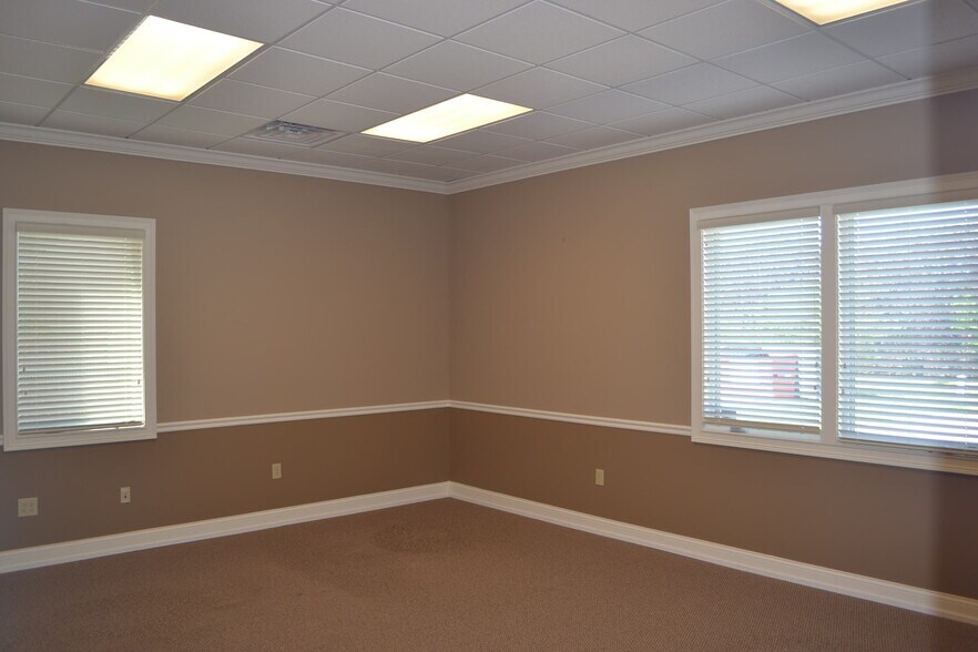More Photos Of 3930 Mezzanine Dr, Lafayette Medical For Lease
