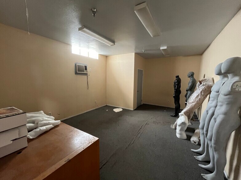 More Photos Of 8832 Miner St, Los Angeles Manufacturing For Lease