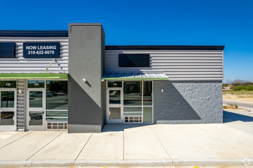 More Photos Of 8114 City Base Landing, San Antonio Flex For Lease