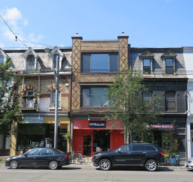 Primary Photo Of 984 Queen St W, Toronto Storefront Retail Residential For Lease