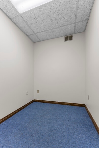 More Photos Of 600 Commerce Dr, Coraopolis Office Residential For Sale