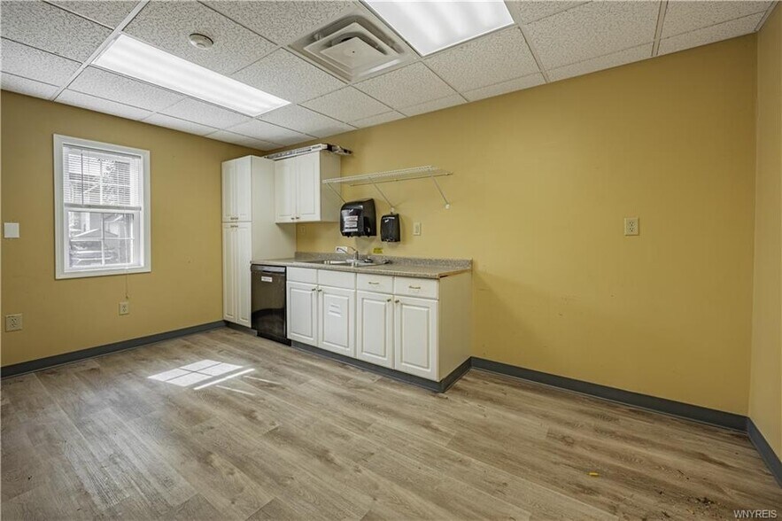 More Photos Of 6115 1st St, Newfane Office For Sale