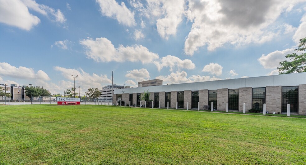 More Photos Of 2110 E Governors Cir, Houston Light Manufacturing For Sale