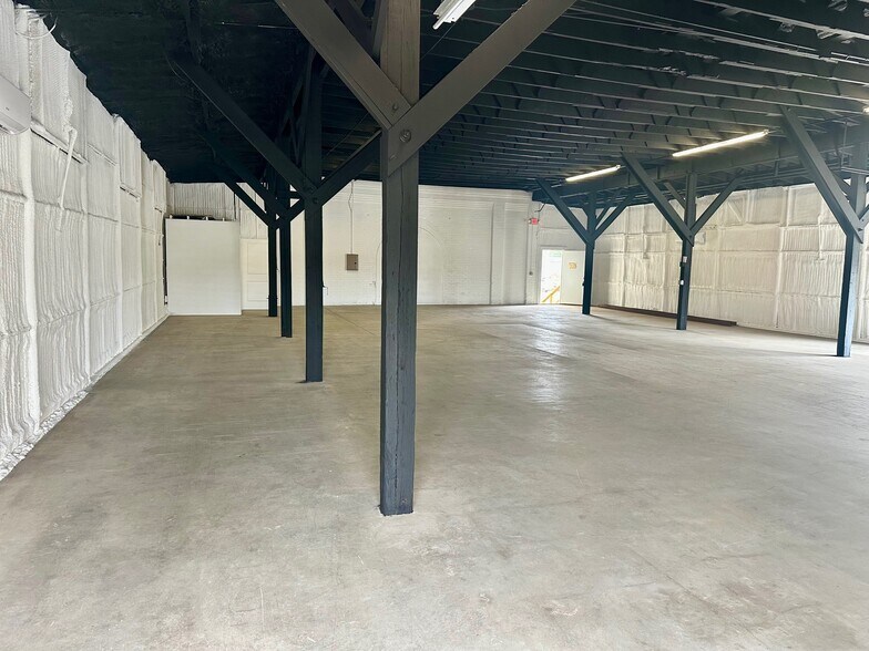 More Photos Of 200-232 W New Braunfels St, Seguin Warehouse For Lease