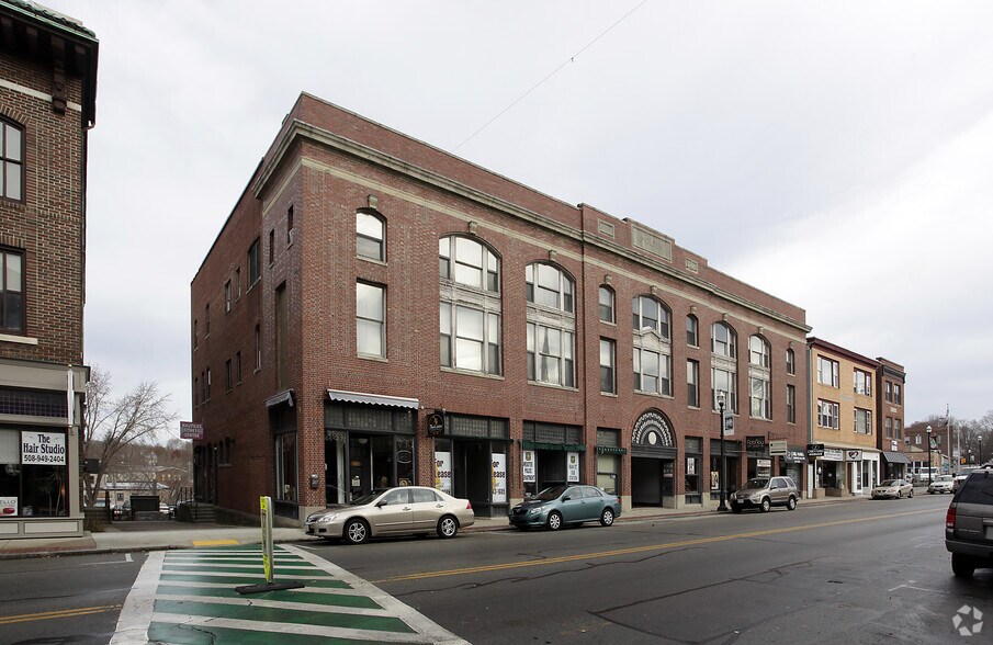 275 Main St, Webster, MA 01570 Retail For Lease