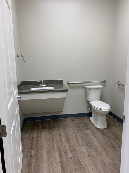More Photos Of 2519 N Frazier Rd, Conroe Light Distribution For Sale
