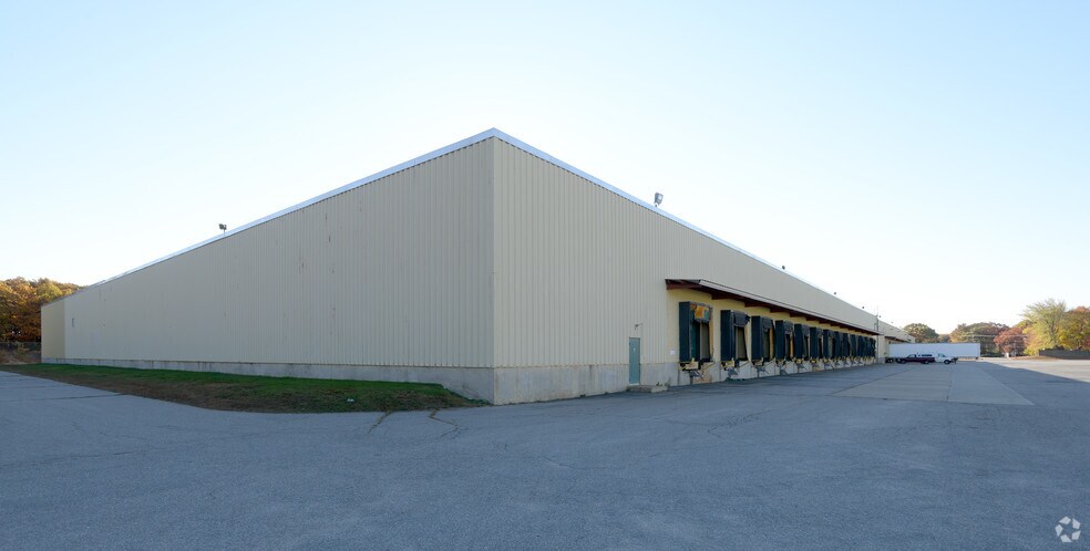 More Photos Of 10 New Rd, Rumford Warehouse For Lease