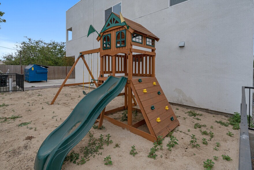 More Photos Of 2042 E El Segundo Blvd, Compton Apartments For Sale