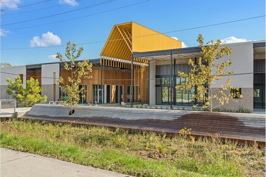 Primary Photo Of 600 N Shepherd Dr, Houston Storefront For Lease