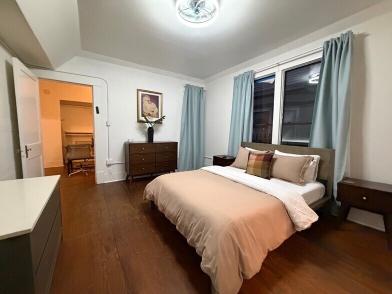 More Photos Of 402 Hyde Park Blvd, Houston Multifamily For Sale