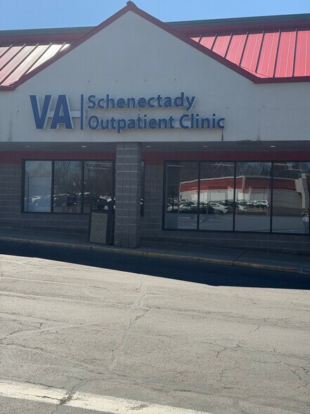 More Photos Of 1400-1450 Altamont Ave, Schenectady Storefront For Lease