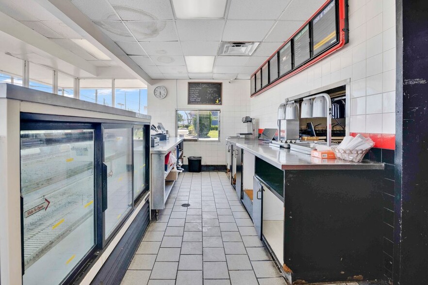 More Photos Of 9710 E Colonial Dr, Orlando Fast Food For Sale