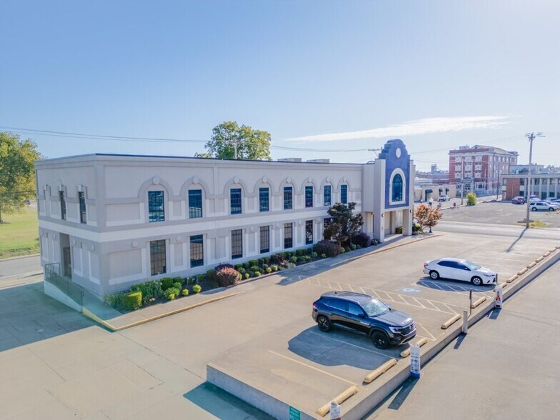 More Photos Of 19 N 5th St, Fort Smith Office For Lease