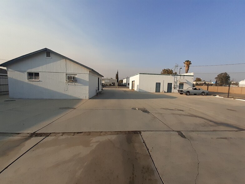 More Photos Of 3531-3533 Brian Way, Bakersfield Warehouse For Sale