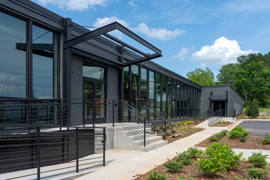 More Photos Of 255 Homer St, Commerce Manufacturing For Lease