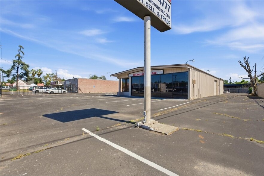 More Photos Of 4554 Auburn Blvd, Sacramento Auto Dealership For Sale