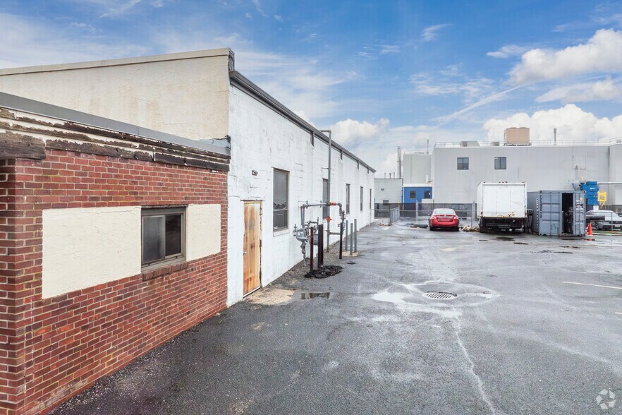 More Photos Of 409 Bayview Ave, Amityville Warehouse For Sale