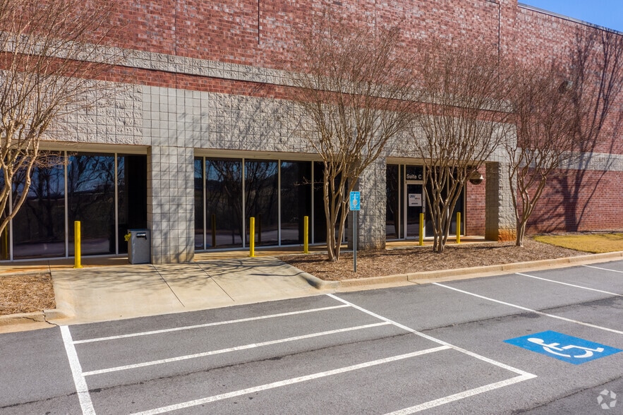 More Photos Of 665 Raco Dr, Lawrenceville Warehouse For Lease