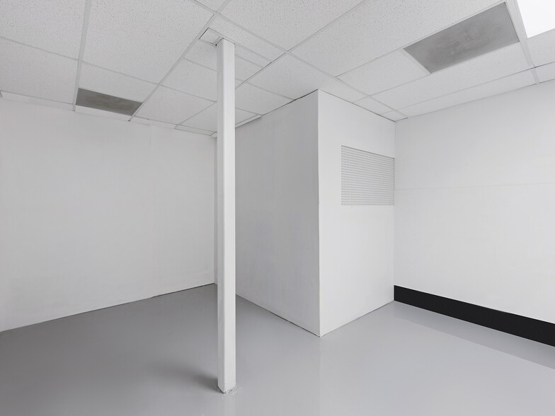 More Photos Of 721 Collins Ave, Miami Beach Storefront For Lease