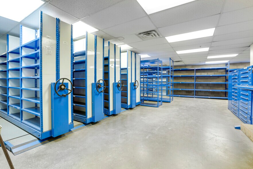 More Photos Of 2885 W County Line Rd, Littleton Auto Dealership For Sale