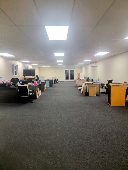 More Photos Of 94-144 Leoole St, Waipahu Warehouse For Lease