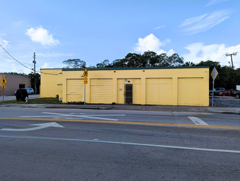 More Photos Of 900 25th St, West Palm Beach Auto Repair For Lease