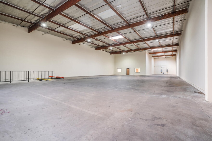 More Photos Of 17022 S Montanero Ave, Carson Warehouse For Lease