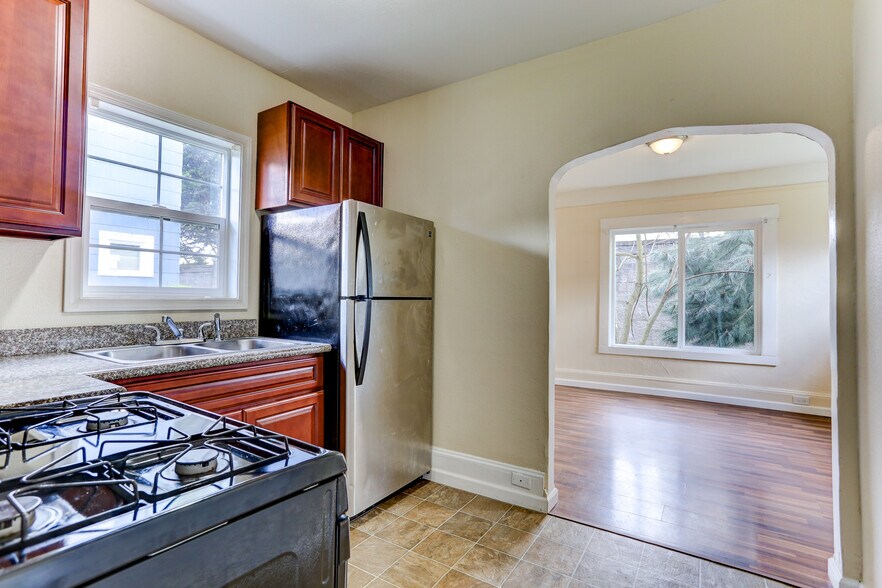 More Photos Of 1512 Franklin St, Vancouver Apartments For Sale